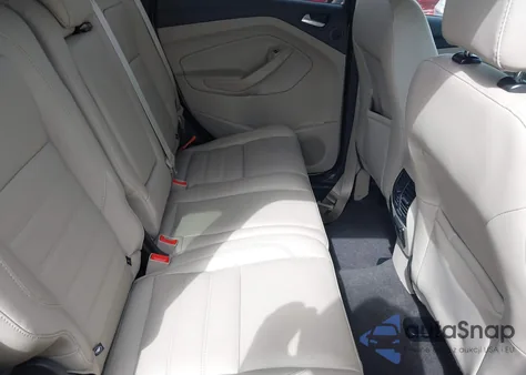 2017 Ford Escape Titanium z USA, uszkodzony, nr VIN 1FMCU0JD8HUB59464